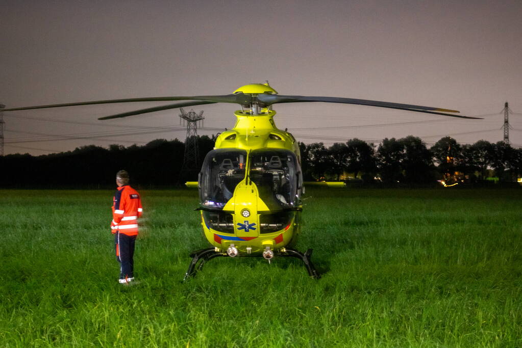 Traumahelikopter landt bij bedrijfsongeval