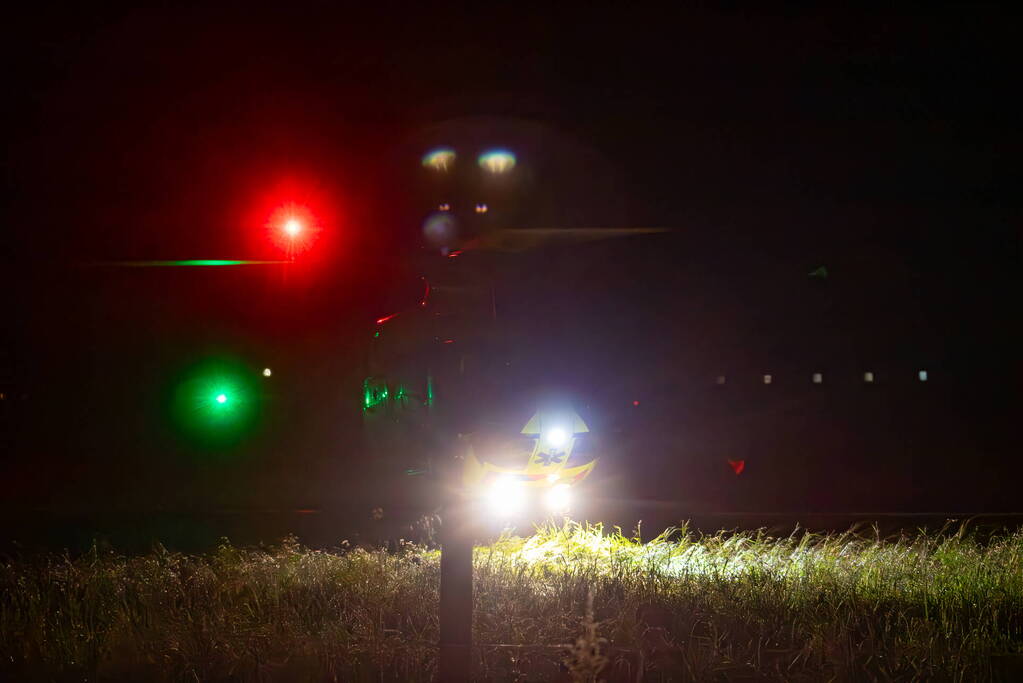 Traumahelikopter landt bij bedrijfsongeval