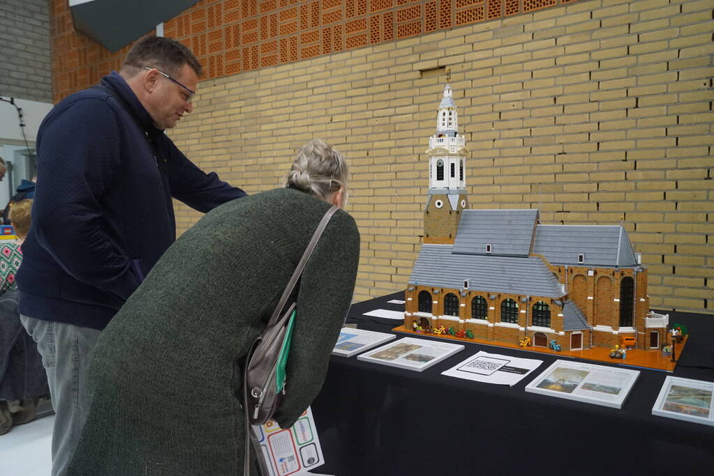 Nagebouwde Grote Kerk van Lego tentoongesteld