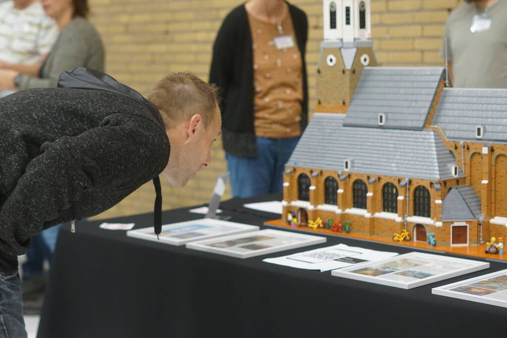 Nagebouwde Grote Kerk van Lego tentoongesteld