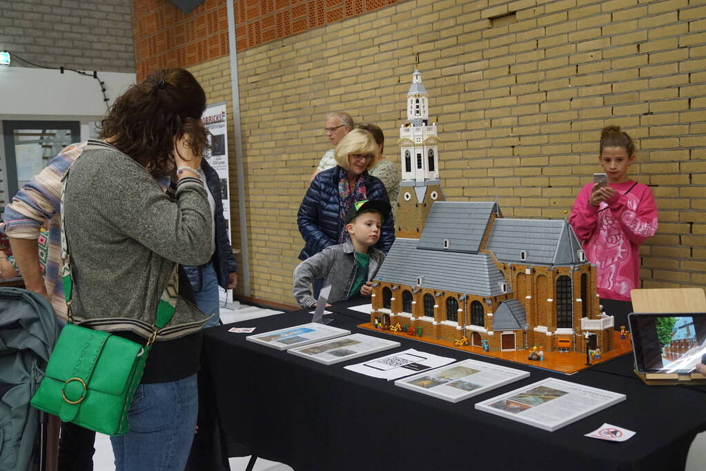 Nagebouwde Grote Kerk van Lego tentoongesteld