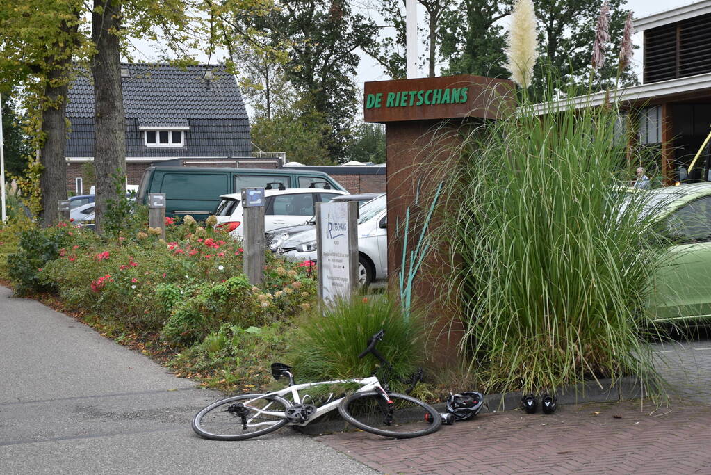 Fietser aangereden door personenauto