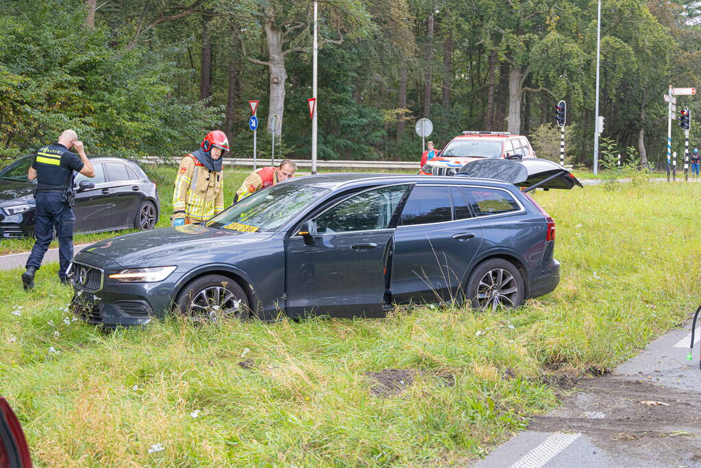 Twee kinderen gecontroleerd na aanrijding