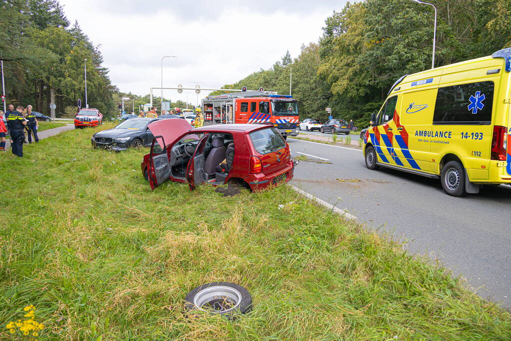 Twee kinderen gecontroleerd na aanrijding