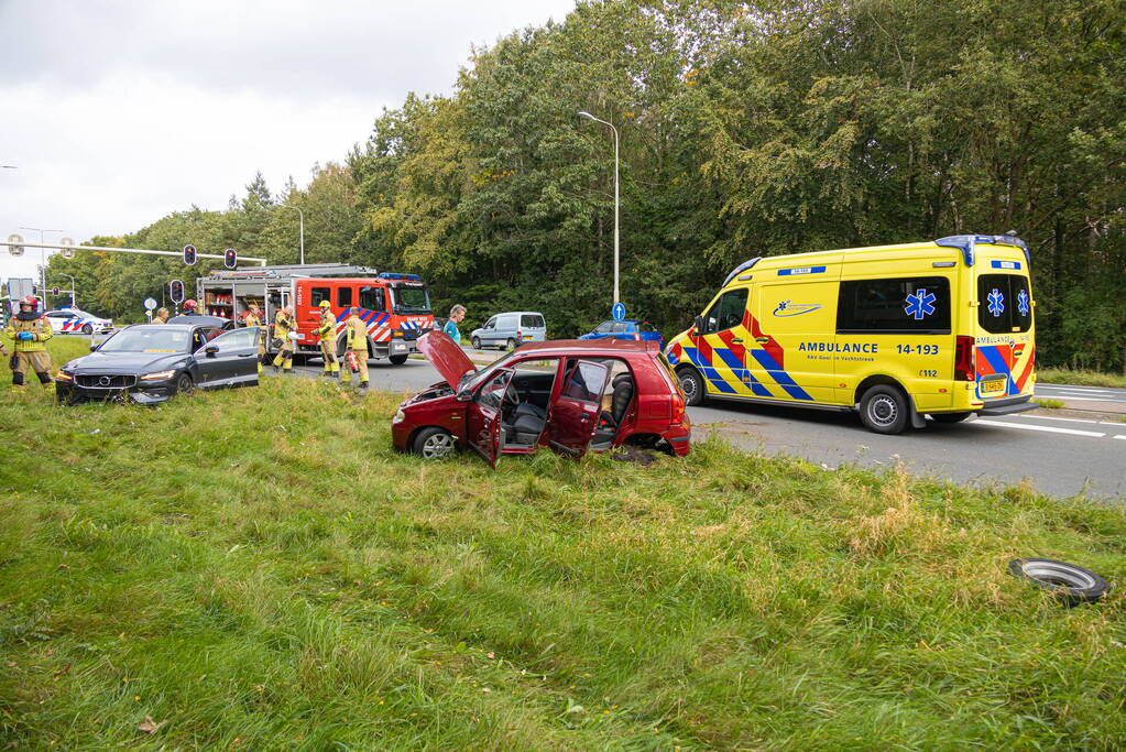 Twee kinderen gecontroleerd na aanrijding