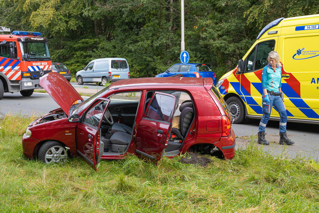 Twee kinderen gecontroleerd na aanrijding