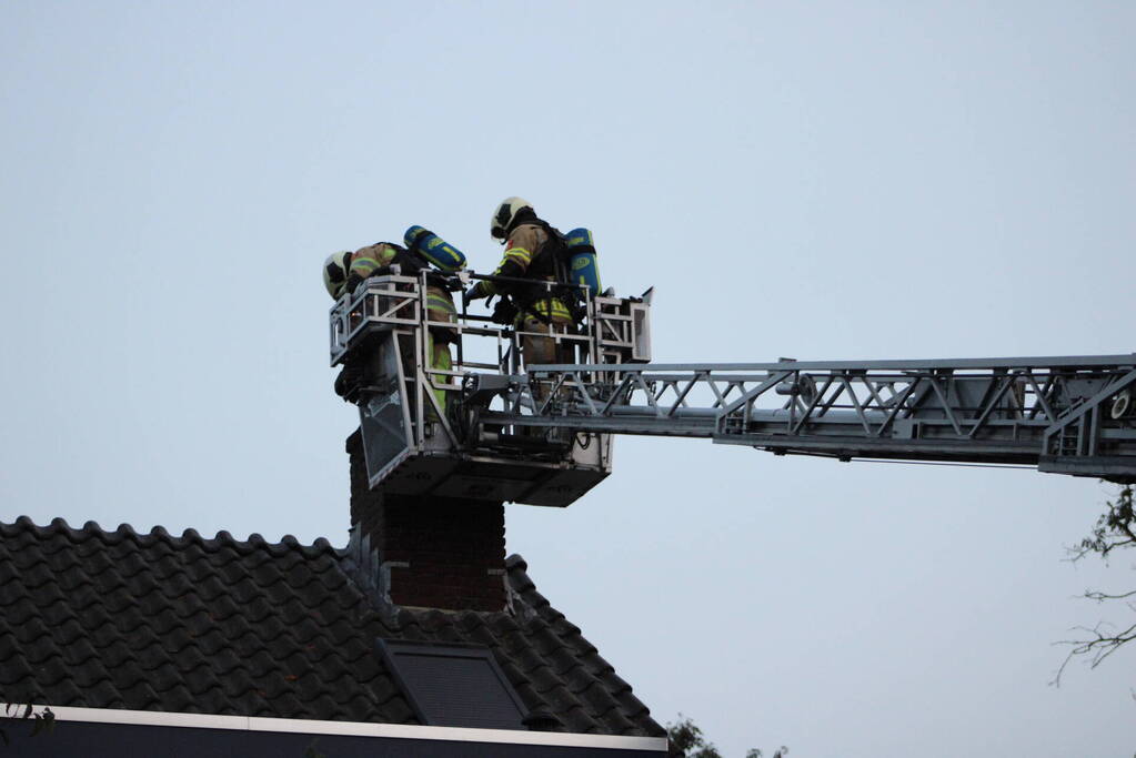 Schoorsteenbrand snel onder controle