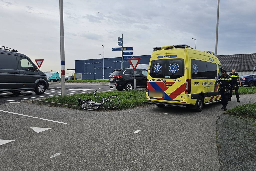 Fietser aangereden op rotonde