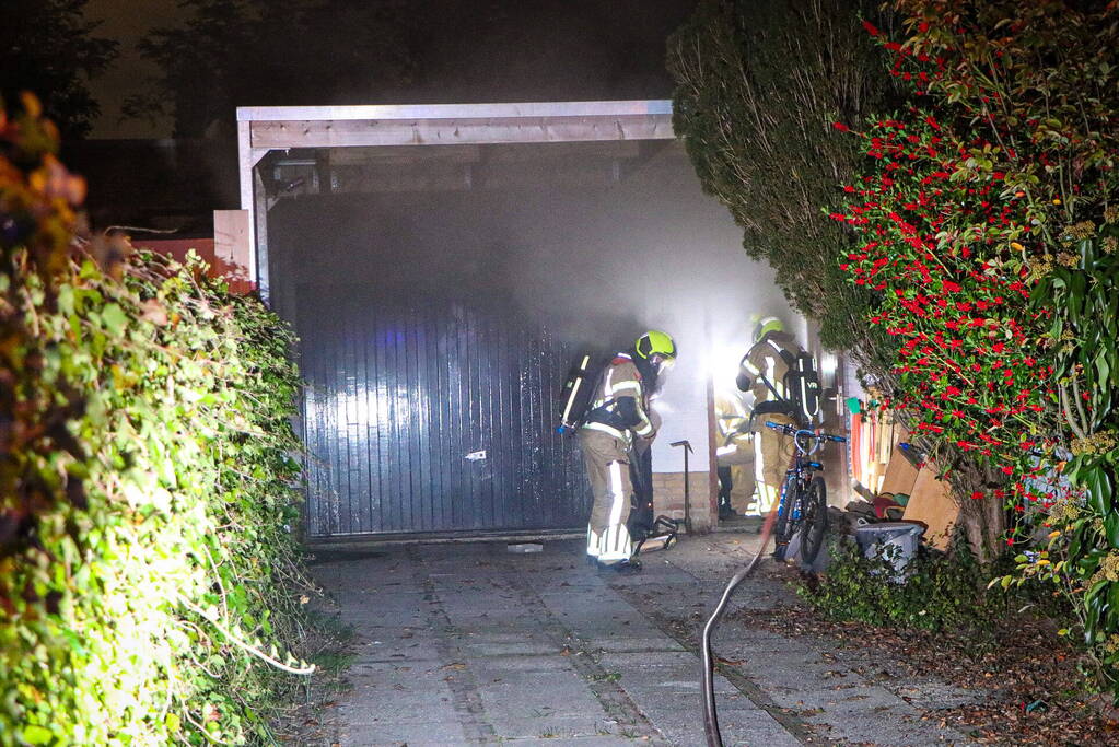 Flinke brand in garage van woning