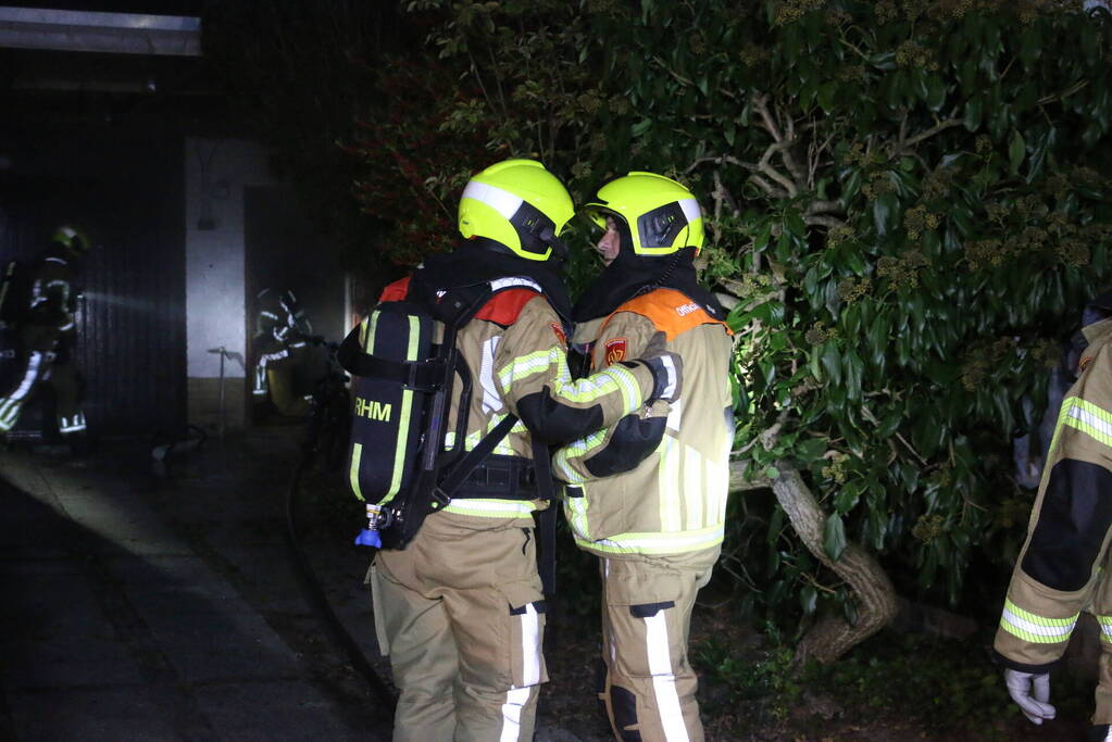 Flinke brand in garage van woning