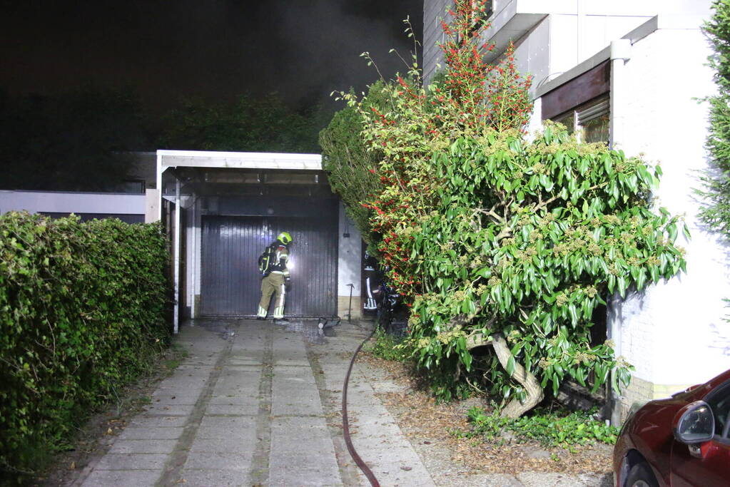 Flinke brand in garage van woning