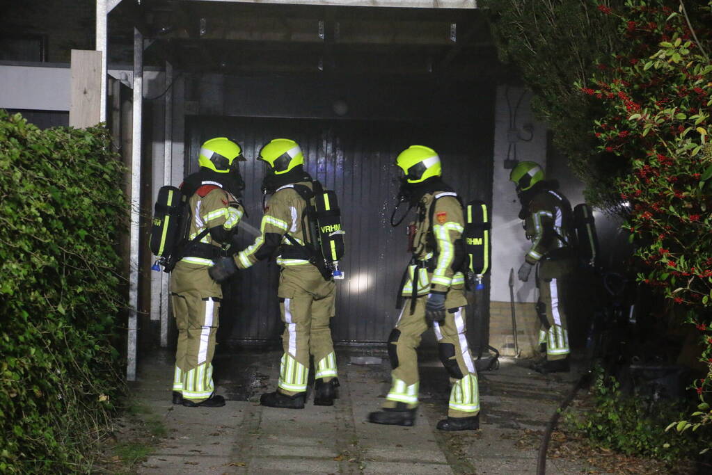 Flinke brand in garage van woning