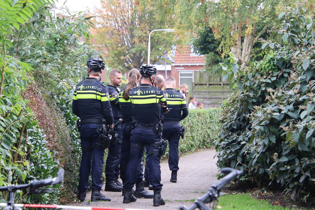 Politie treft vuurwapen in park aan