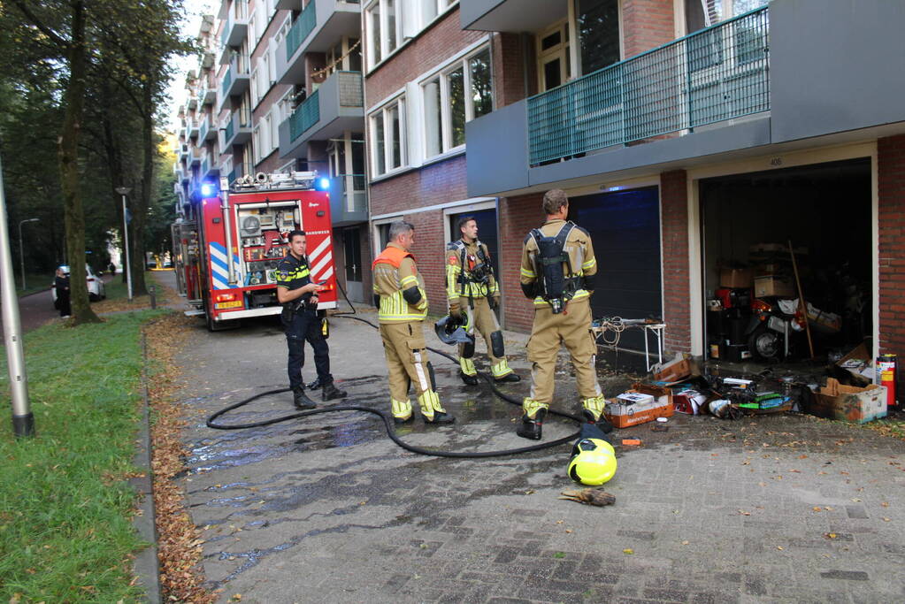 Brand in garagebox onder flatwoning