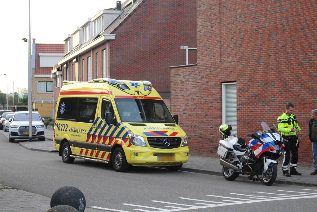 Twee opzittenden van scooter in botsing met automobilist