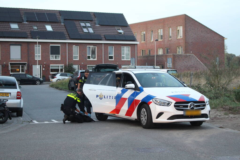 Twee opzittenden van scooter in botsing met automobilist