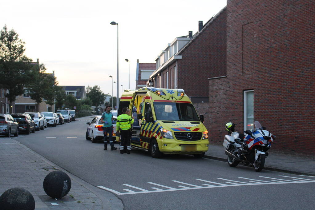 Twee opzittenden van scooter in botsing met automobilist