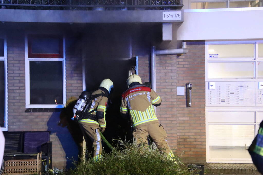 Flat ontruimd door felle brand