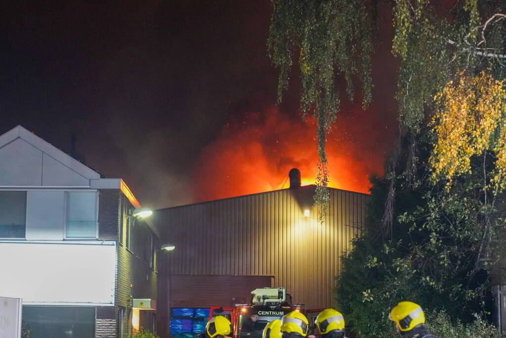 Zeer grote brand in een loods