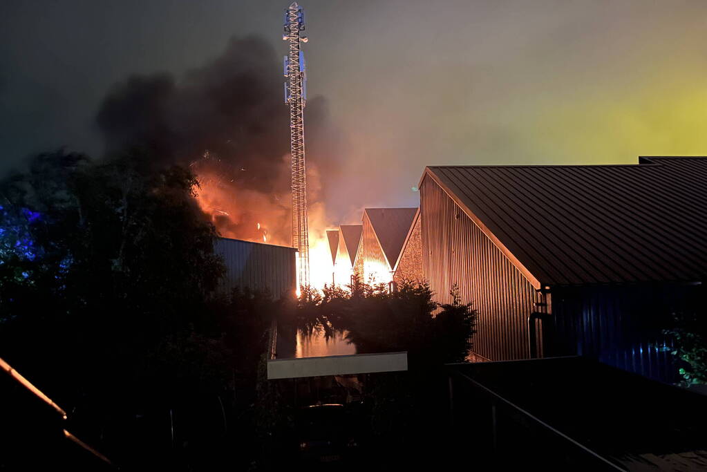 Zeer grote brand in een loods