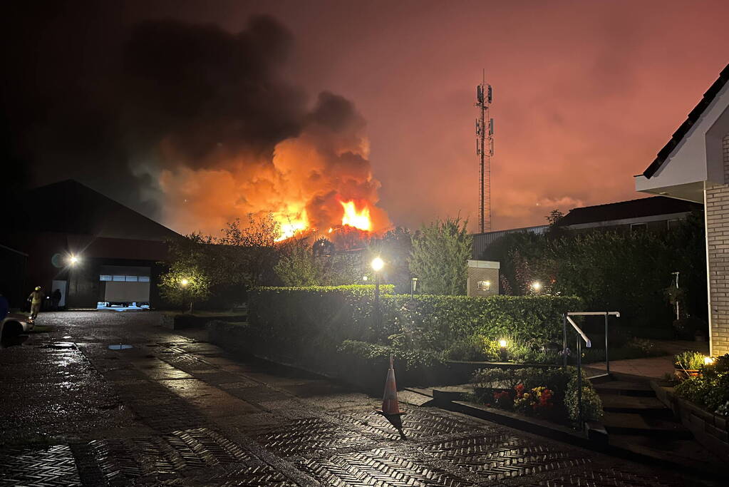 Zeer grote brand in een loods