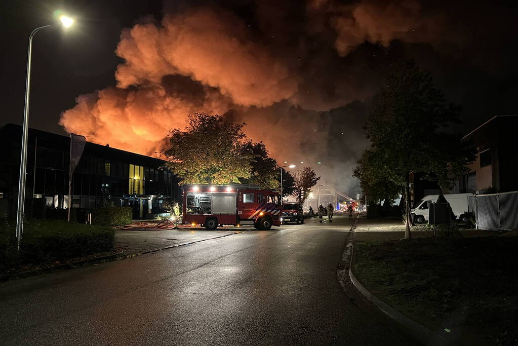 Zeer grote brand in een loods