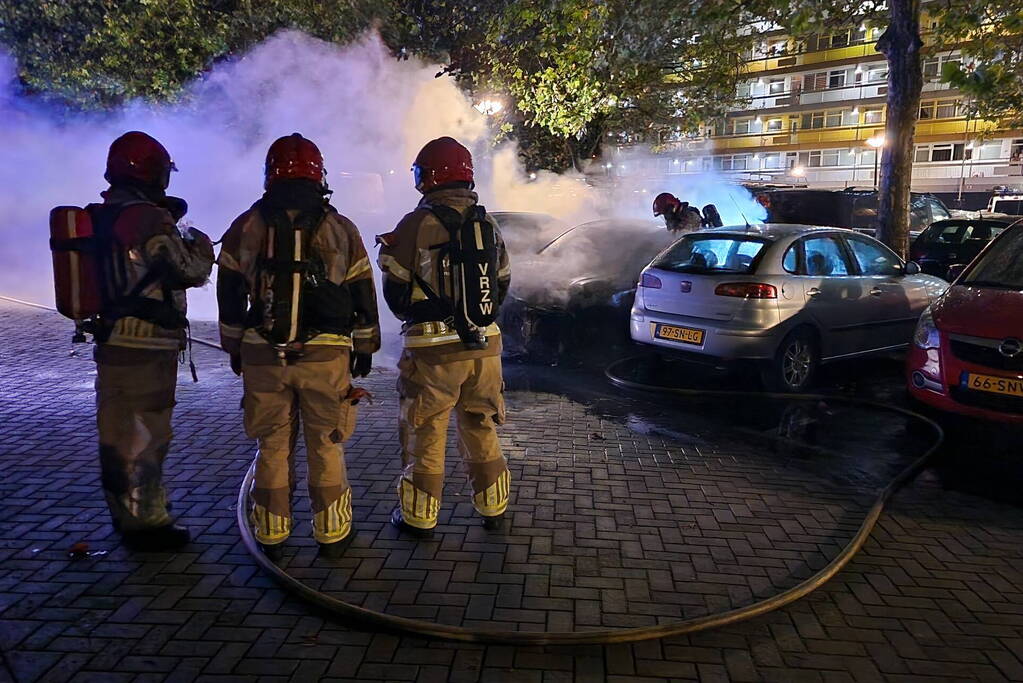 Veel schade door uitslaande autobrand