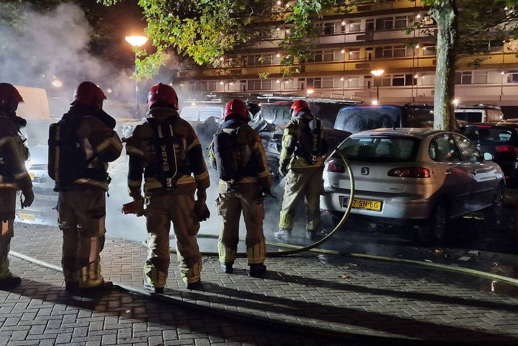 Veel schade door uitslaande autobrand