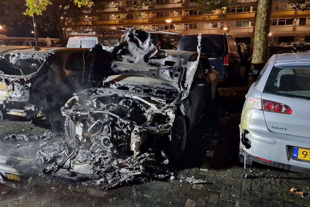 Veel schade door uitslaande autobrand