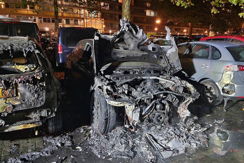 Veel schade door uitslaande autobrand