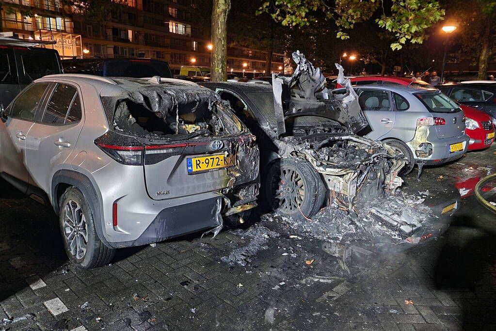 Veel schade door uitslaande autobrand