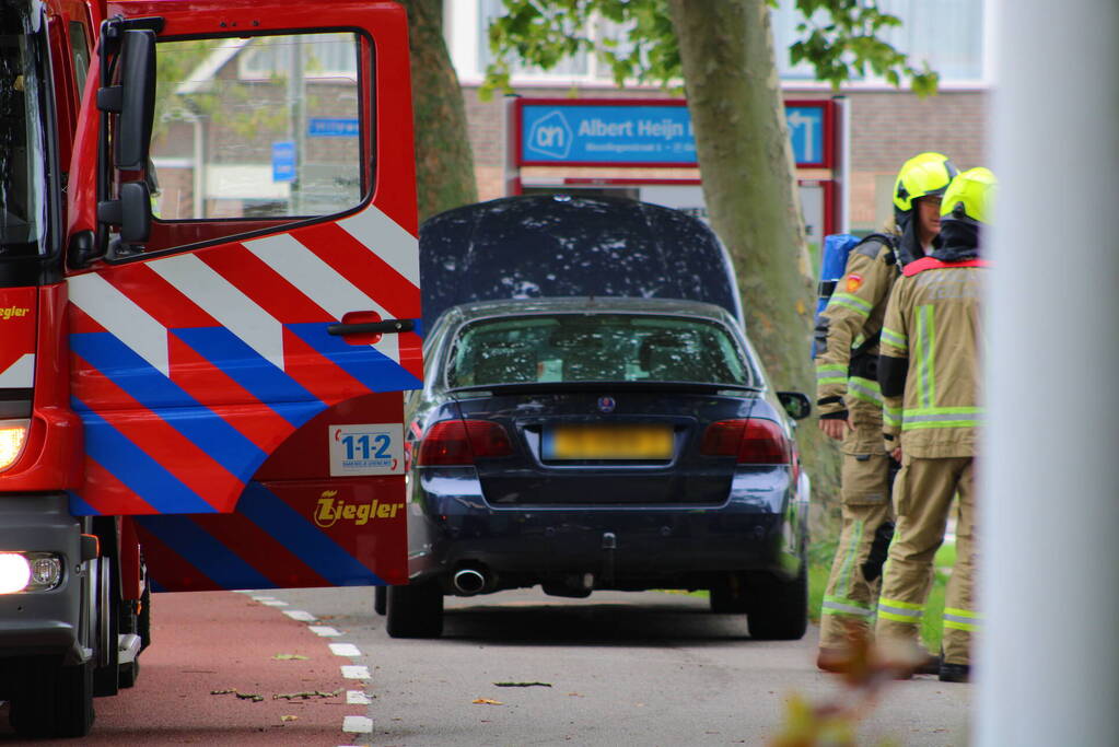 Brandweer ingezet voor stoomvorming bij auto