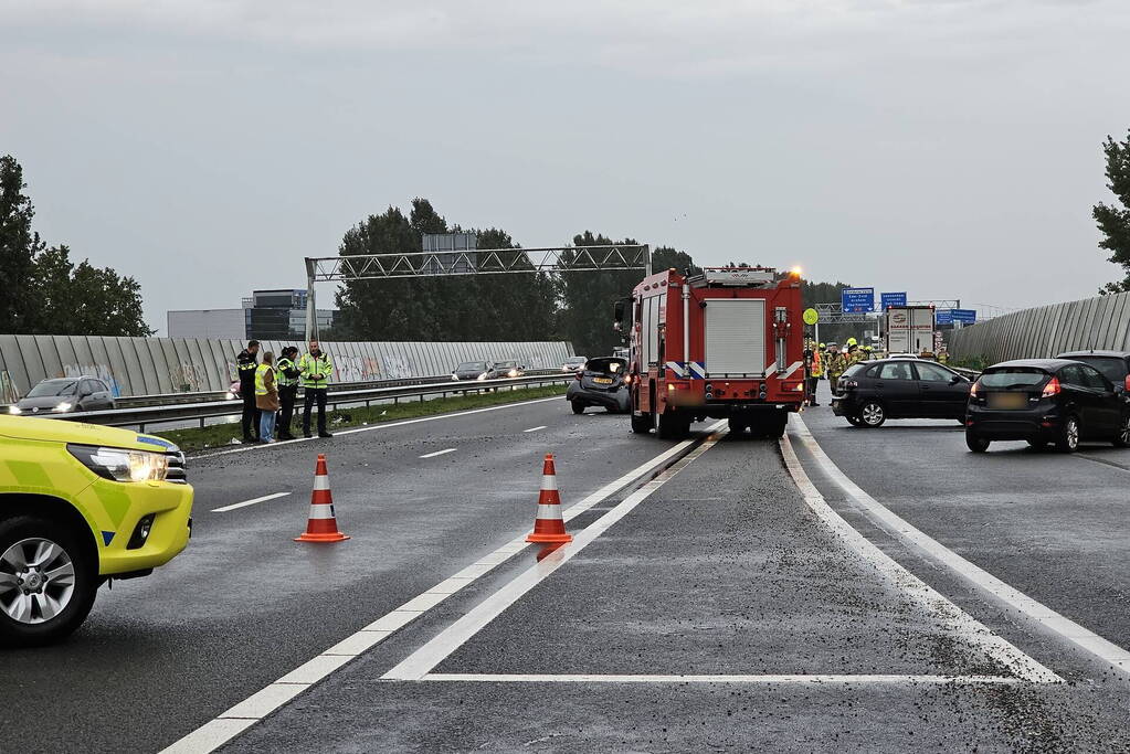 Voertuigen zwaar beschadigd na ongeval op snelweg