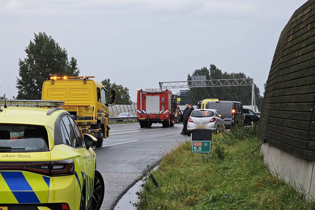 Voertuigen zwaar beschadigd na ongeval op snelweg