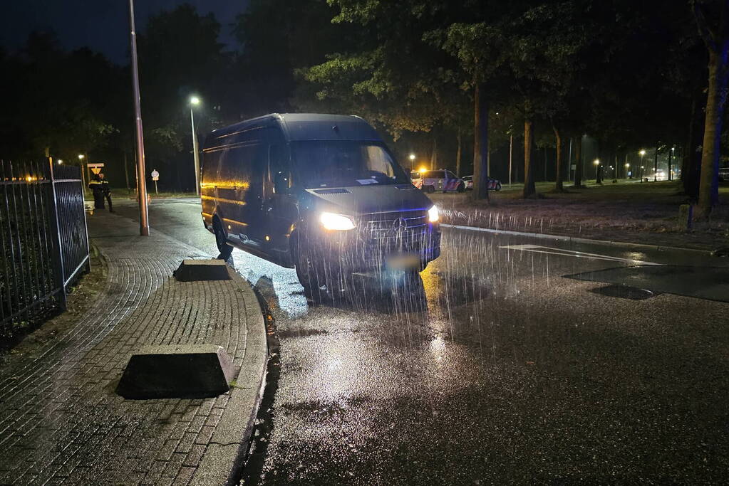 Voetganger gewond bij aanrijding met bestelbus