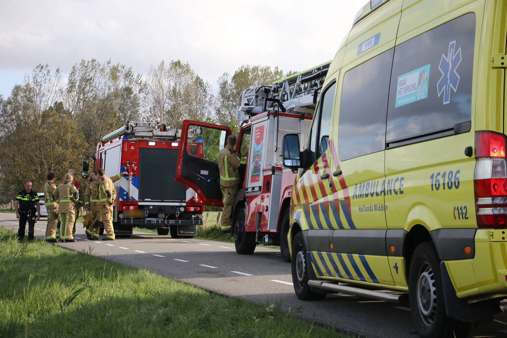 Auto raakt te water, traumahelikopter ingezet