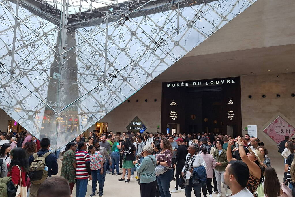 Museum Louvre ontruimt wegens veiligheidsoverwegingen