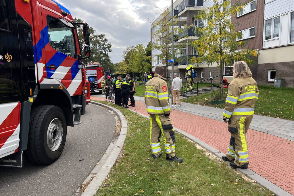 Persoon naar ziekenhuis bij kelderbrand