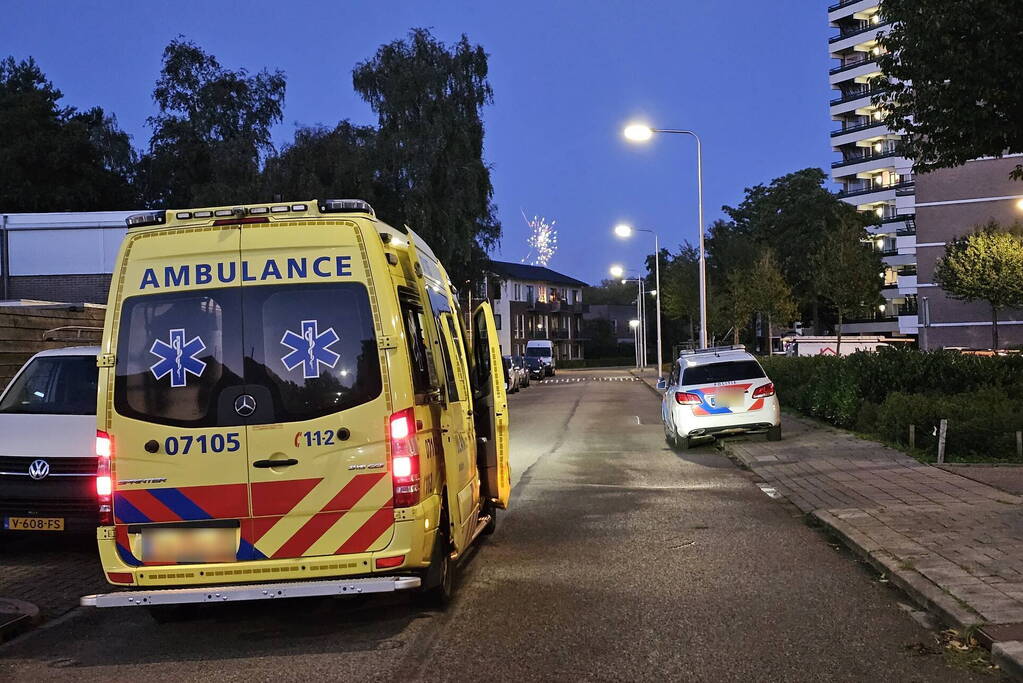 Flitsbezorger gewond bij aanrijding, veroorzaker rijdt door