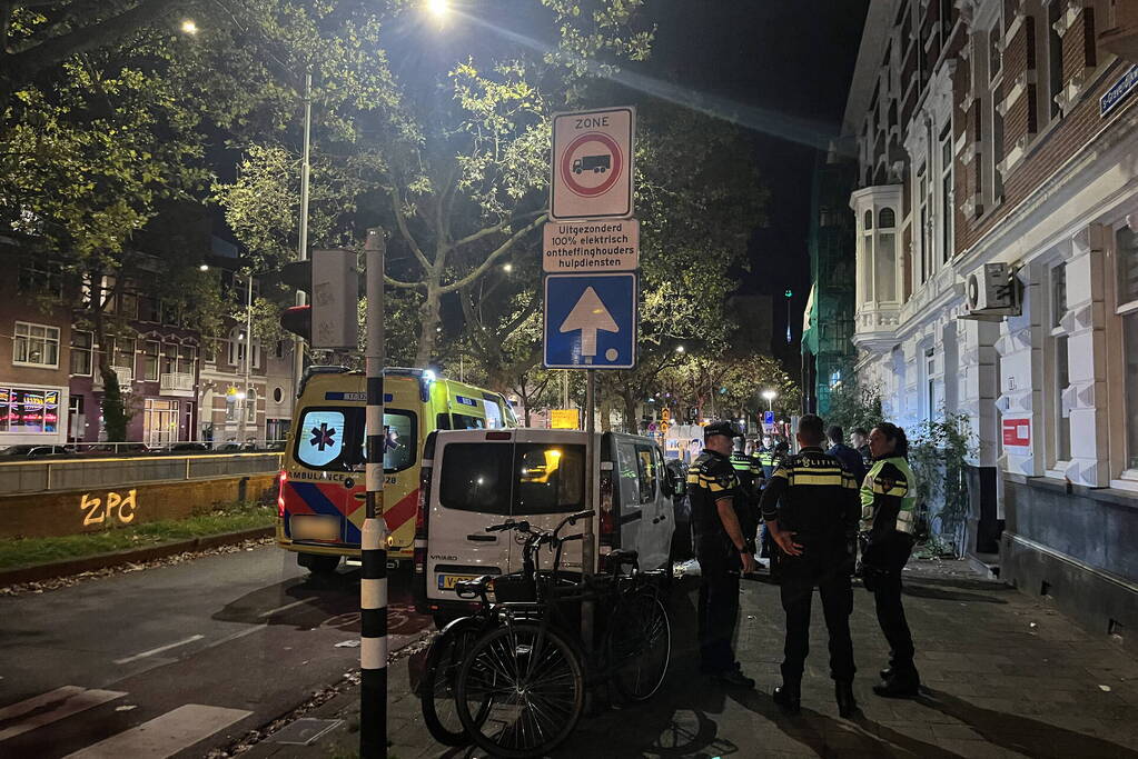 Fietser gewond bij botsing tegen stilstaande auto