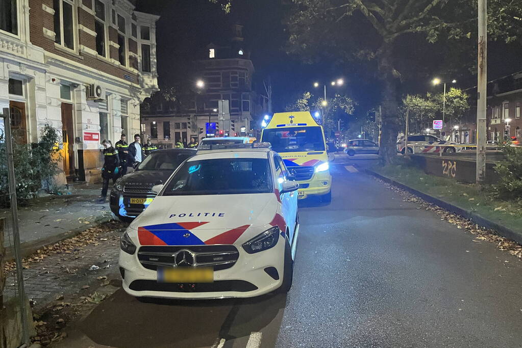 Fietser gewond bij botsing tegen stilstaande auto