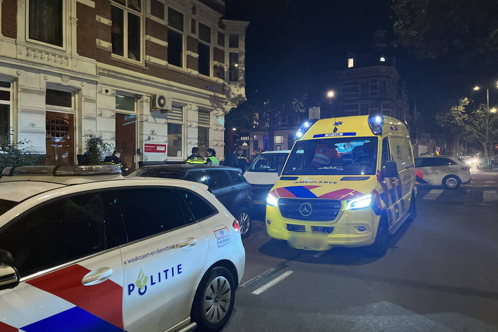 Fietser gewond bij botsing tegen stilstaande auto