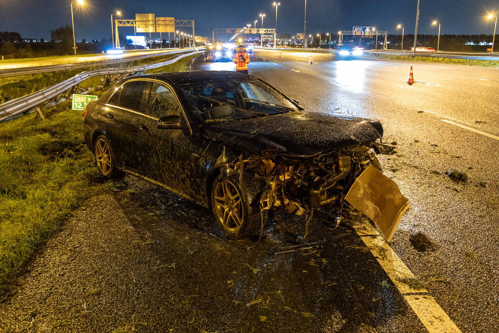 Taxi flink beschadigd bij ongeval op snelweg