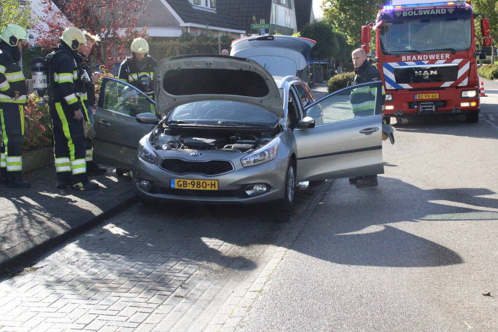 Brandweer voert nacontrole uit bij autobrand