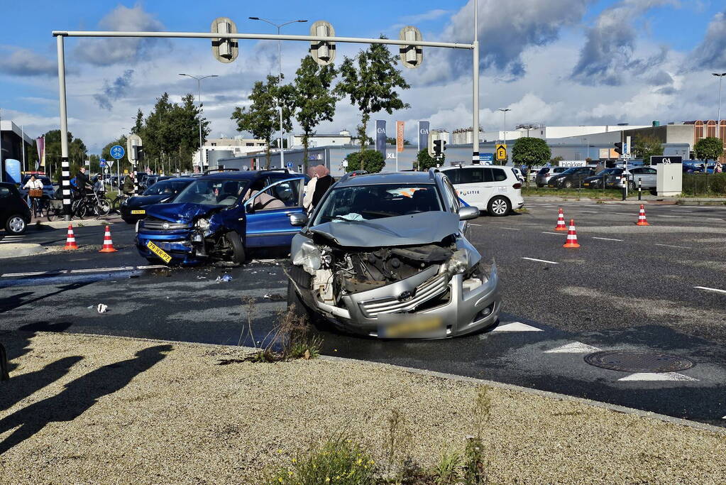 Flinke schade bij aanrijding op kruising