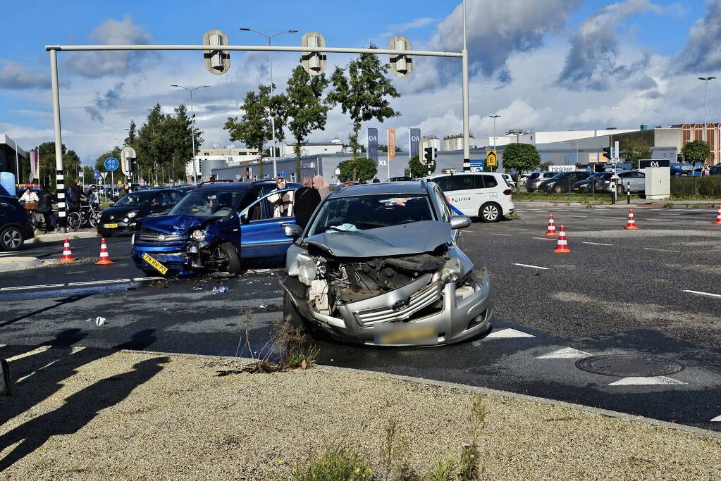 Flinke schade bij aanrijding op kruising