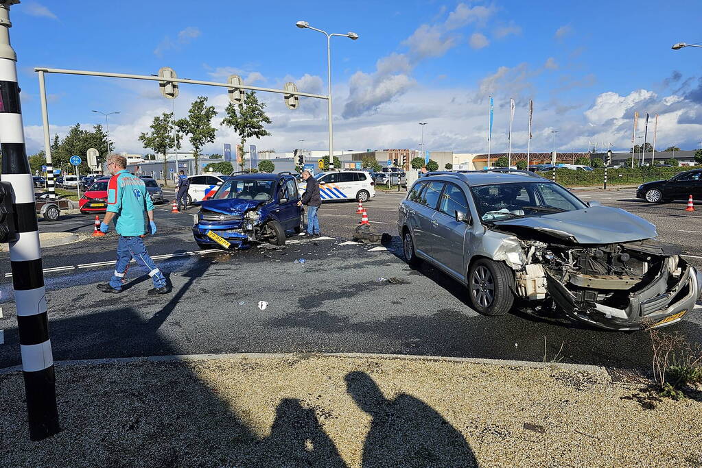 Flinke schade bij aanrijding op kruising