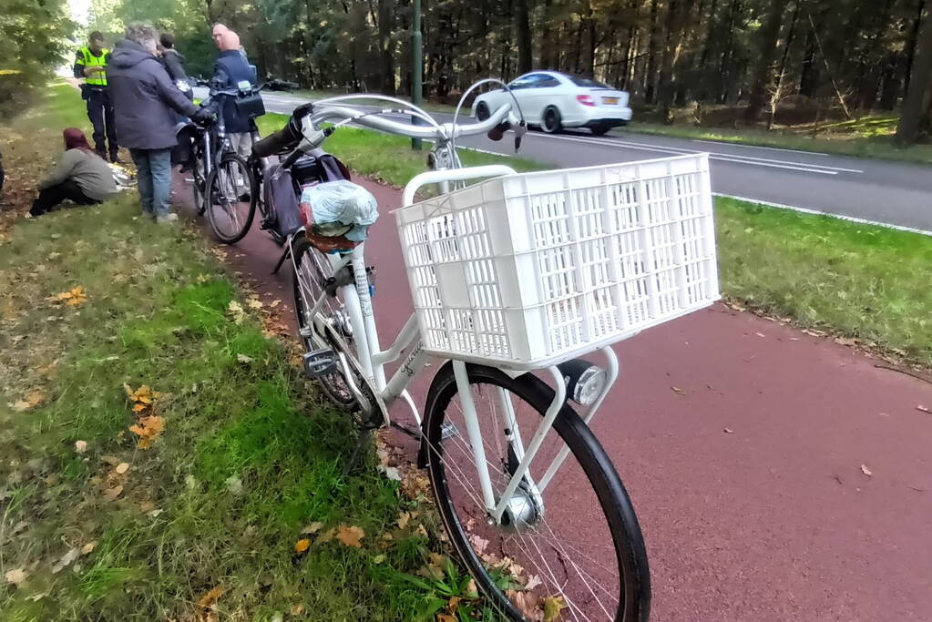 Twee fietser botsen op fietspad