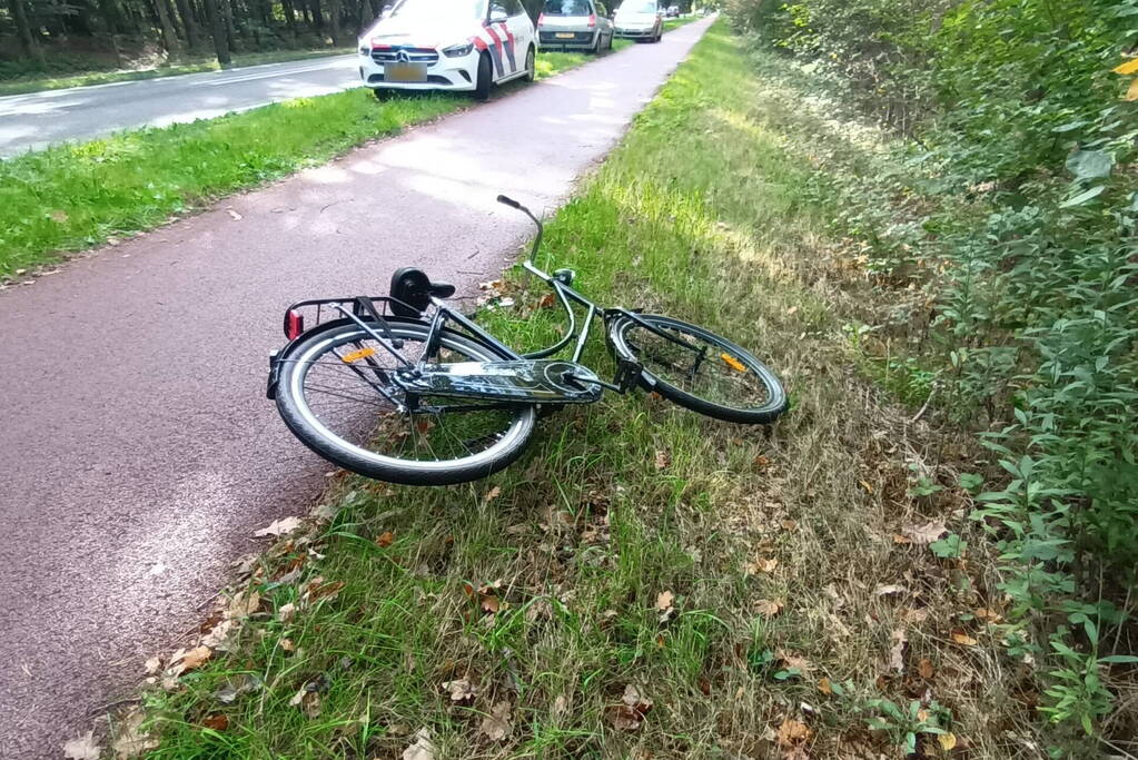 Twee fietser botsen op fietspad