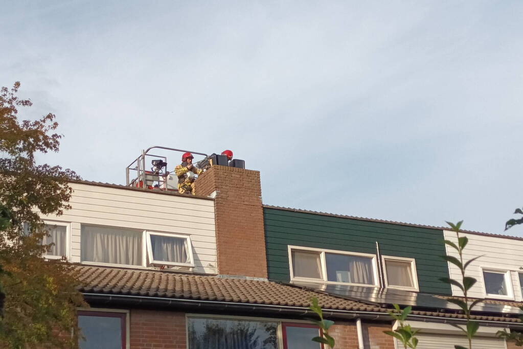 Brand in schoorsteen snel onder controle